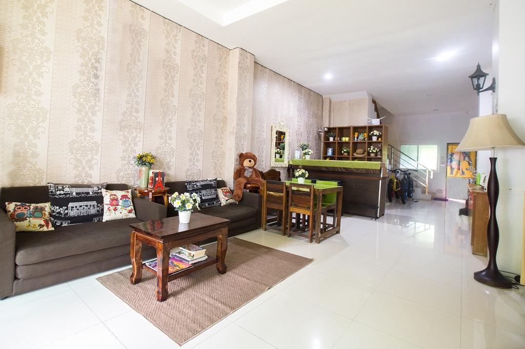 Khách sạn Thira 3*